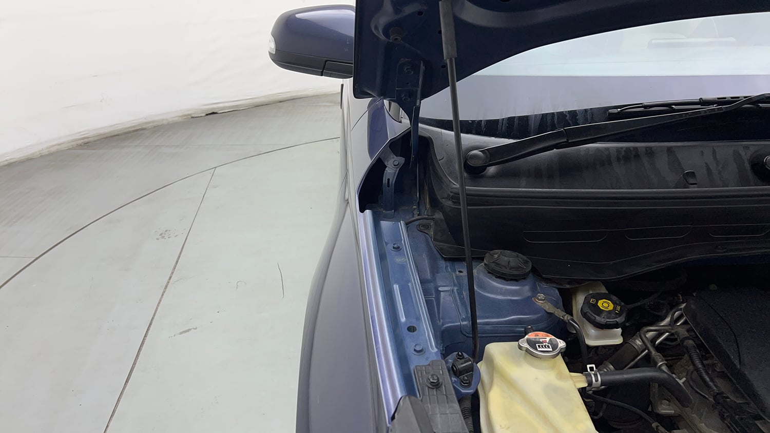 Used 2021 Hyundai Venue SX 1.0 Turbo Petrol Manual engine ENGINE RIGHT SIDE HINGE & APRON VIEW