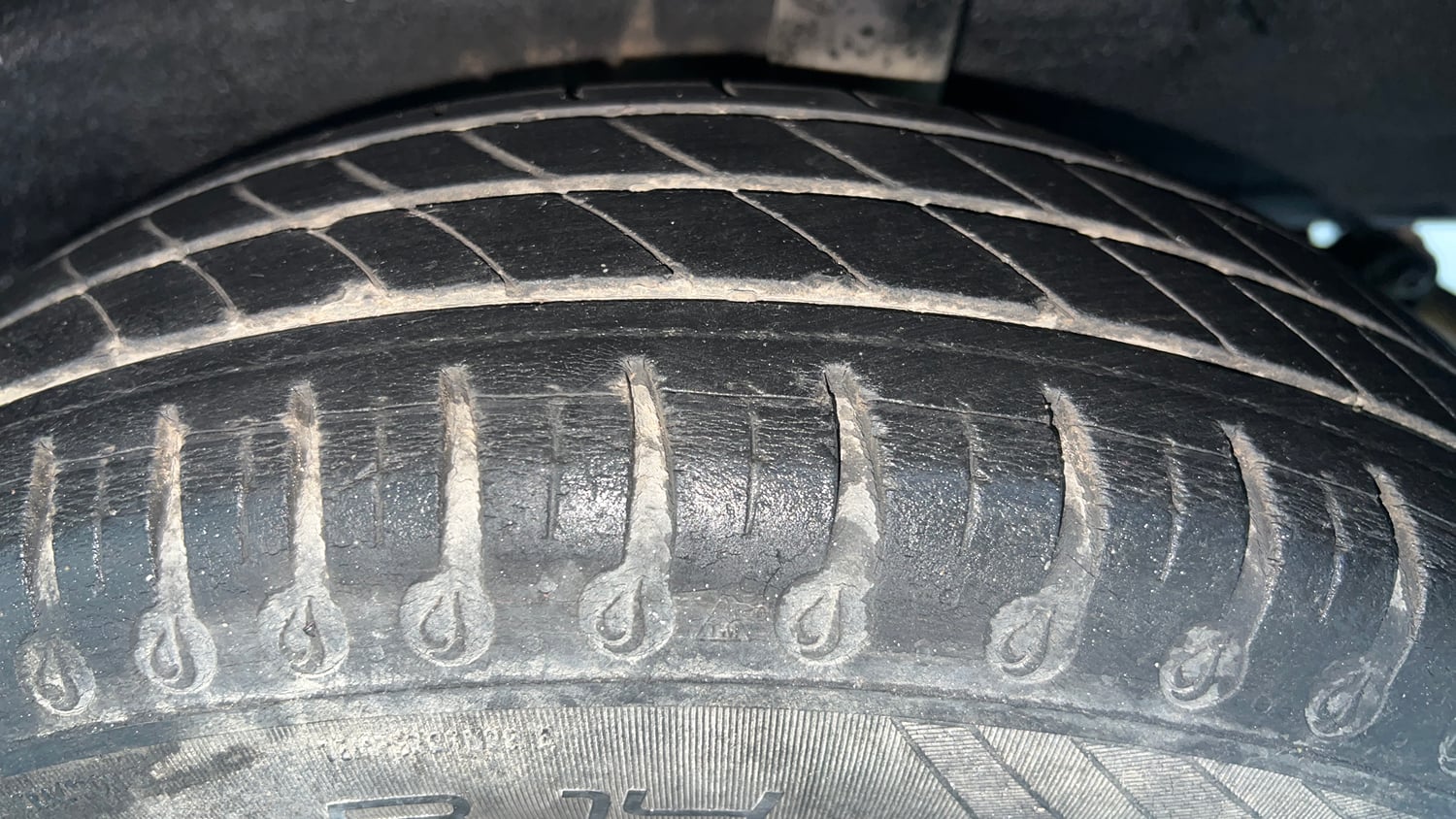 Used 2020 Renault Kwid RXT 1.0 Opt Petrol Manual tyres LEFT REAR TYRE TREAD VIEW