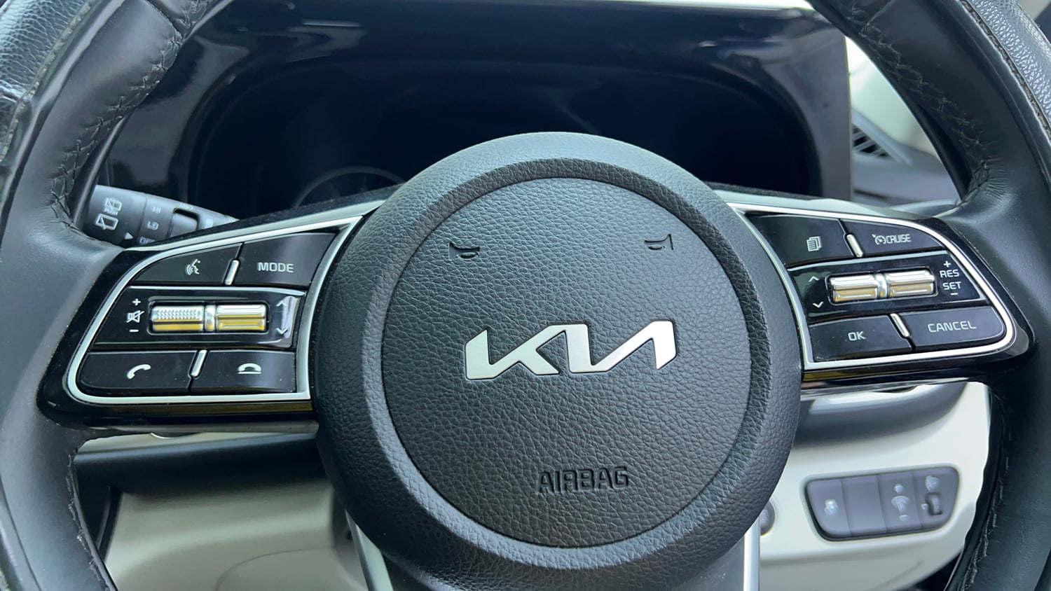 Used 2022 kia Seltos HTX 1.5 IVT Petrol Automatic top_features Airbags