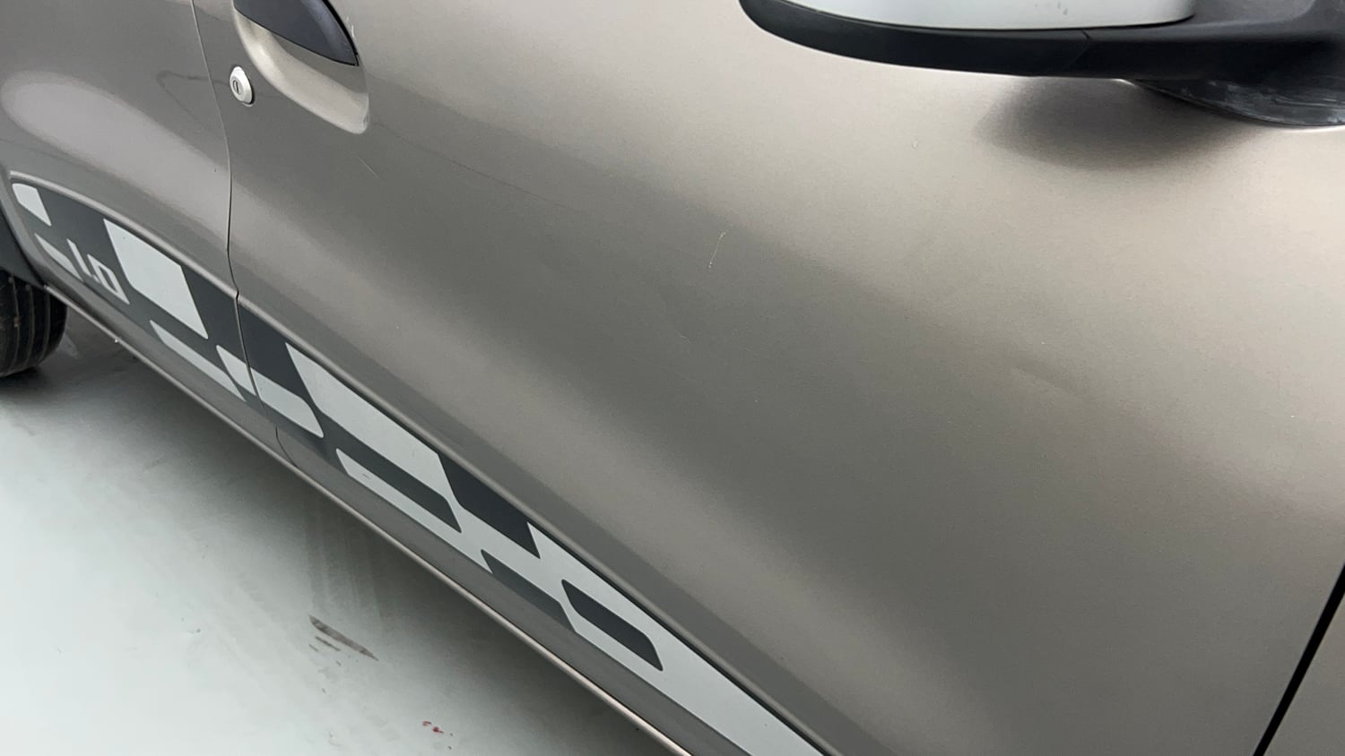 Used 2017 Renault Kwid 1.0 RXT Petrol Manual dents MINOR DENT