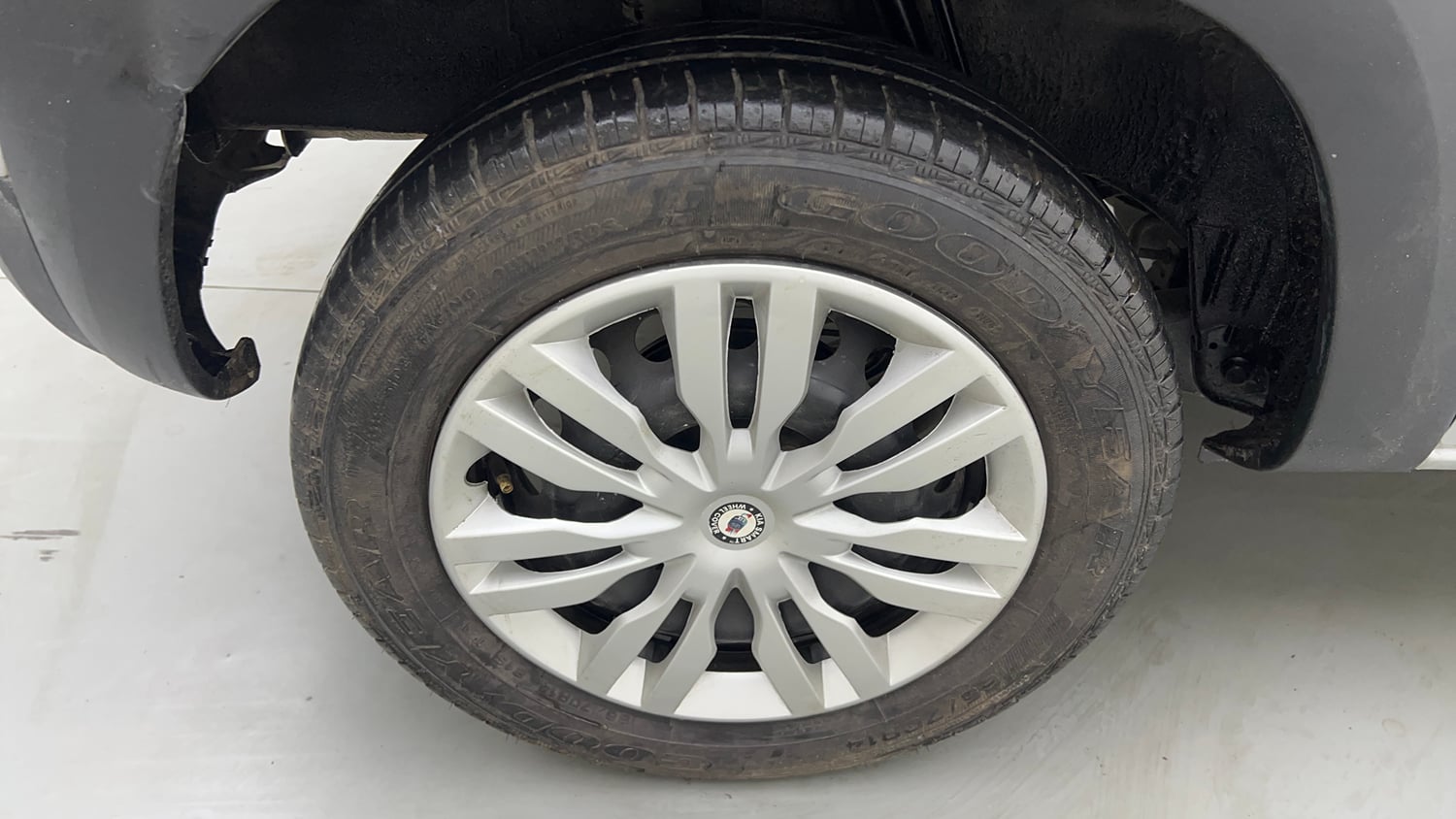 Used 2020 Renault Kwid RXT 1.0 Opt Petrol Manual tyres RIGHT REAR TYRE RIM VIEW