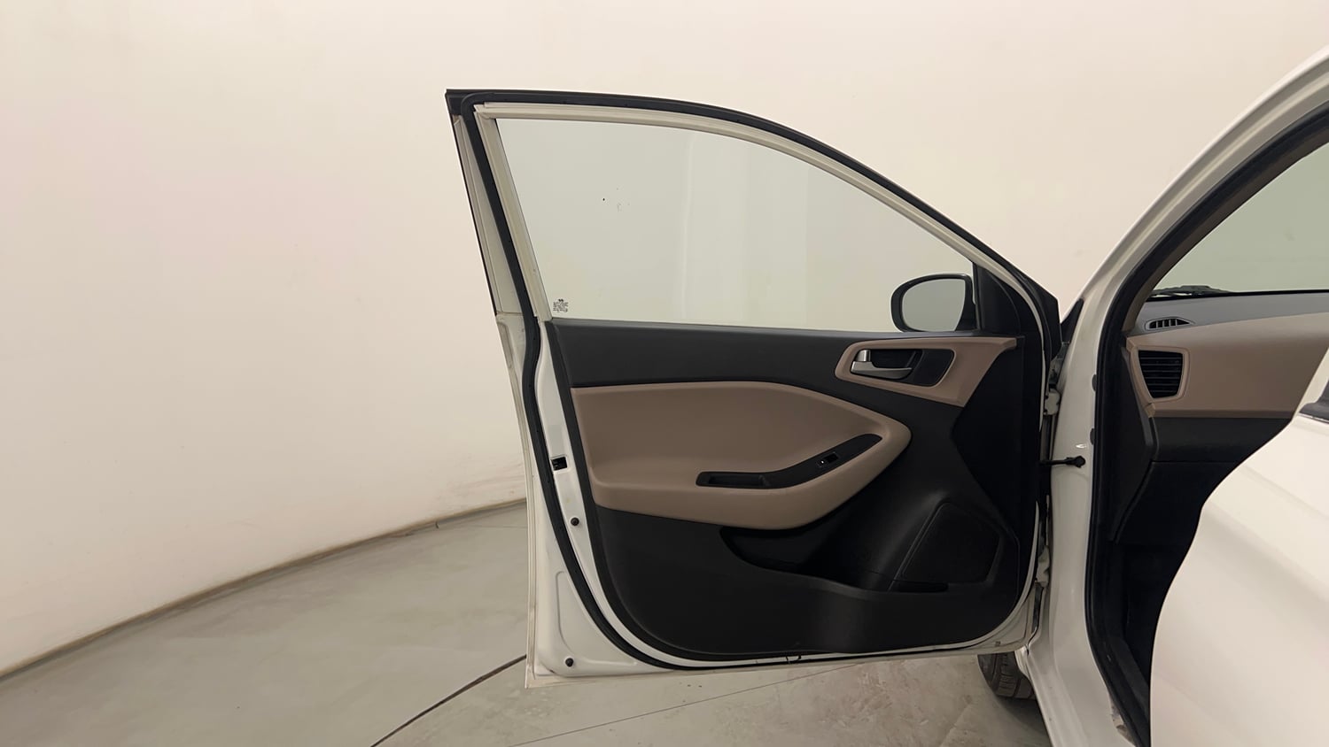 Used 2015 Hyundai Elite i20 Magna 1.2 Petrol Manual interior LEFT FRONT DOOR OPEN VIEW