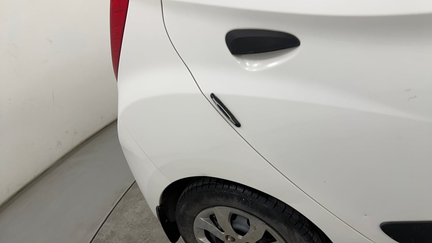 Used 2018 Hyundai Eon Magna + Petrol Manual dents MINOR DENT