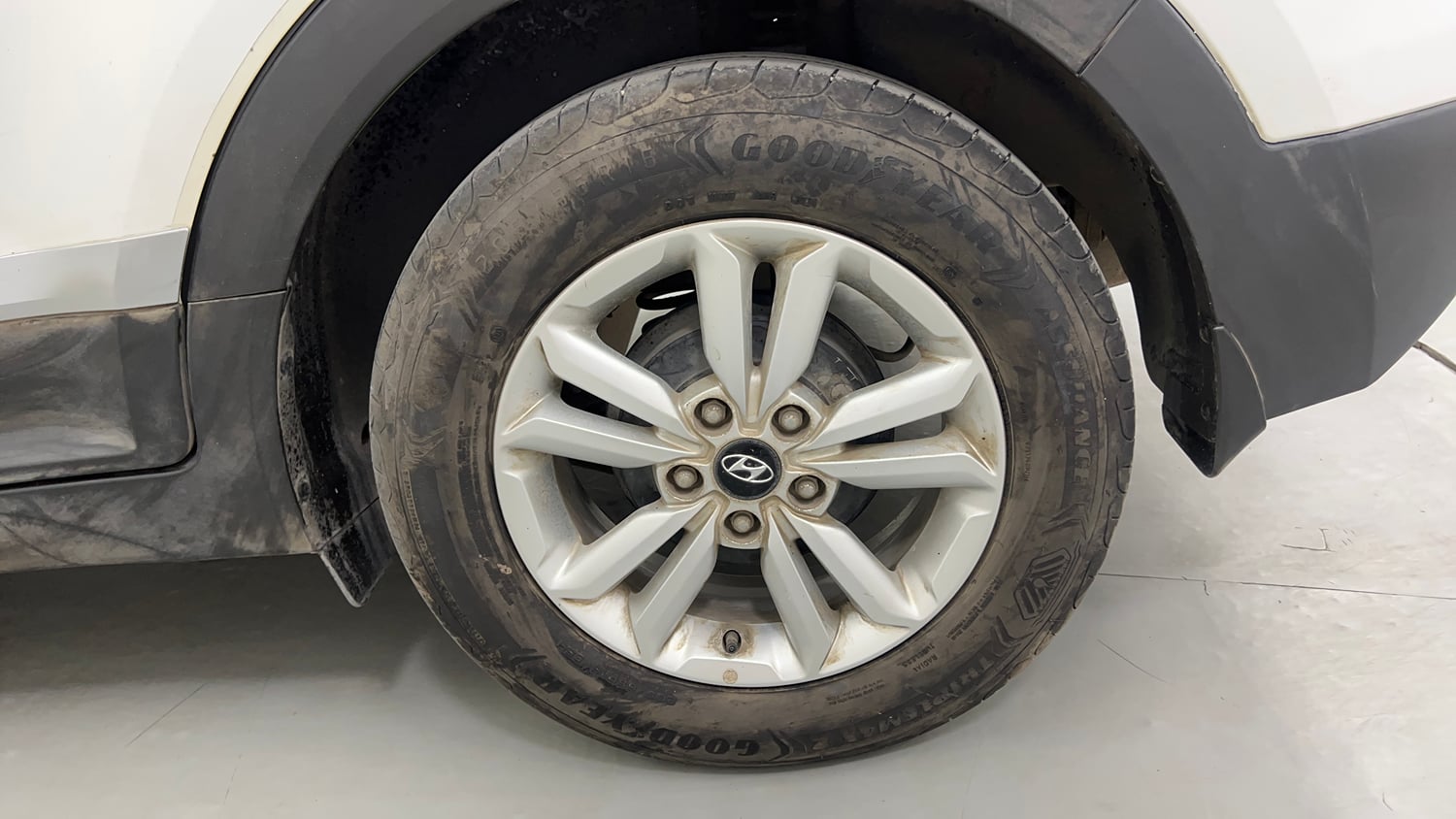 Used 2015 Hyundai Creta 1.6 SX Plus AT Diesel Automatic tyres LEFT REAR TYRE RIM VIEW
