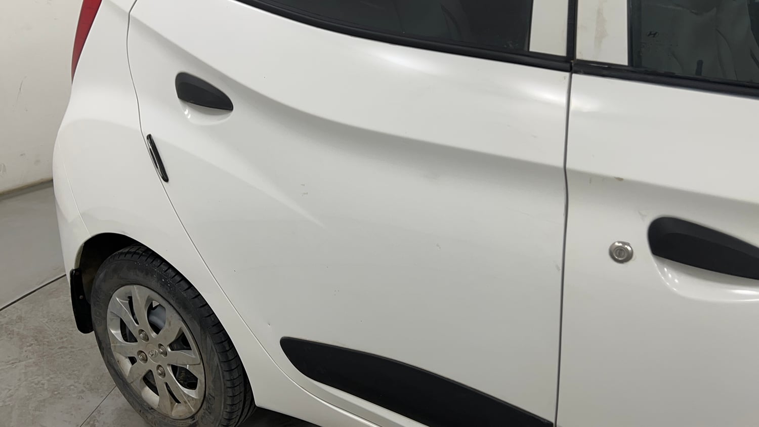 Used 2018 Hyundai Eon Magna + Petrol Manual dents MINOR DENT
