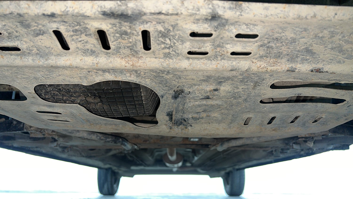 Used 2020 Renault Kwid RXT 1.0 Opt Petrol Manual extra FRONT LEFT UNDERBODY VIEW