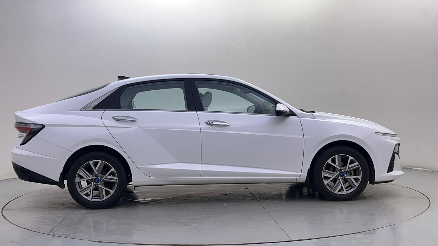Used 2024 Hyundai Verna SX (O)1.5 Petrol MT Petrol Manual exterior RIGHT SIDE VIEW