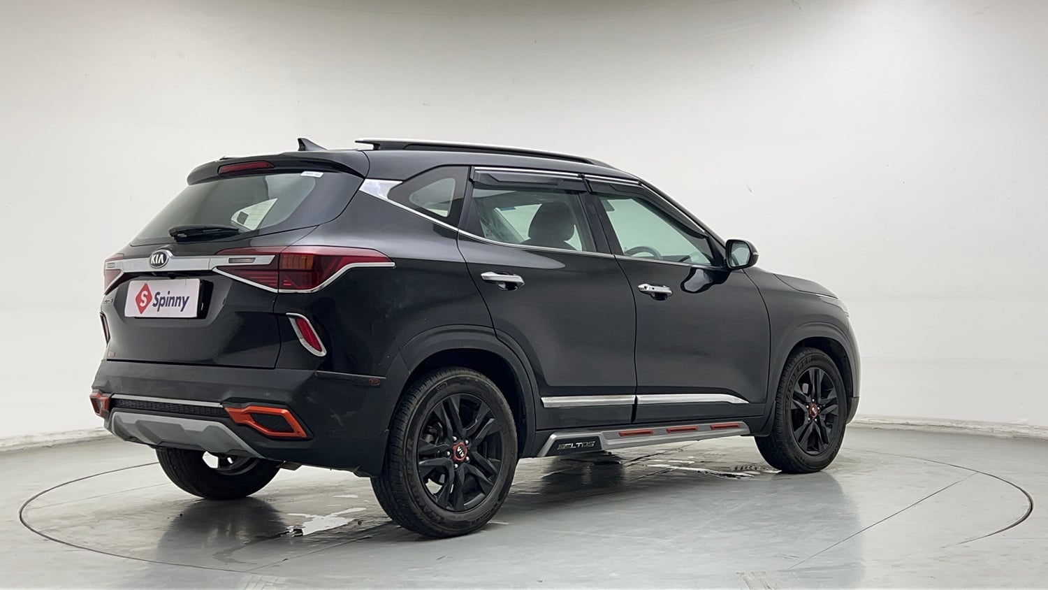 Used 2020 Kia Seltos Anniversary Edition 1.5 Petrol Manual exterior RIGHT REAR CORNER VIEW