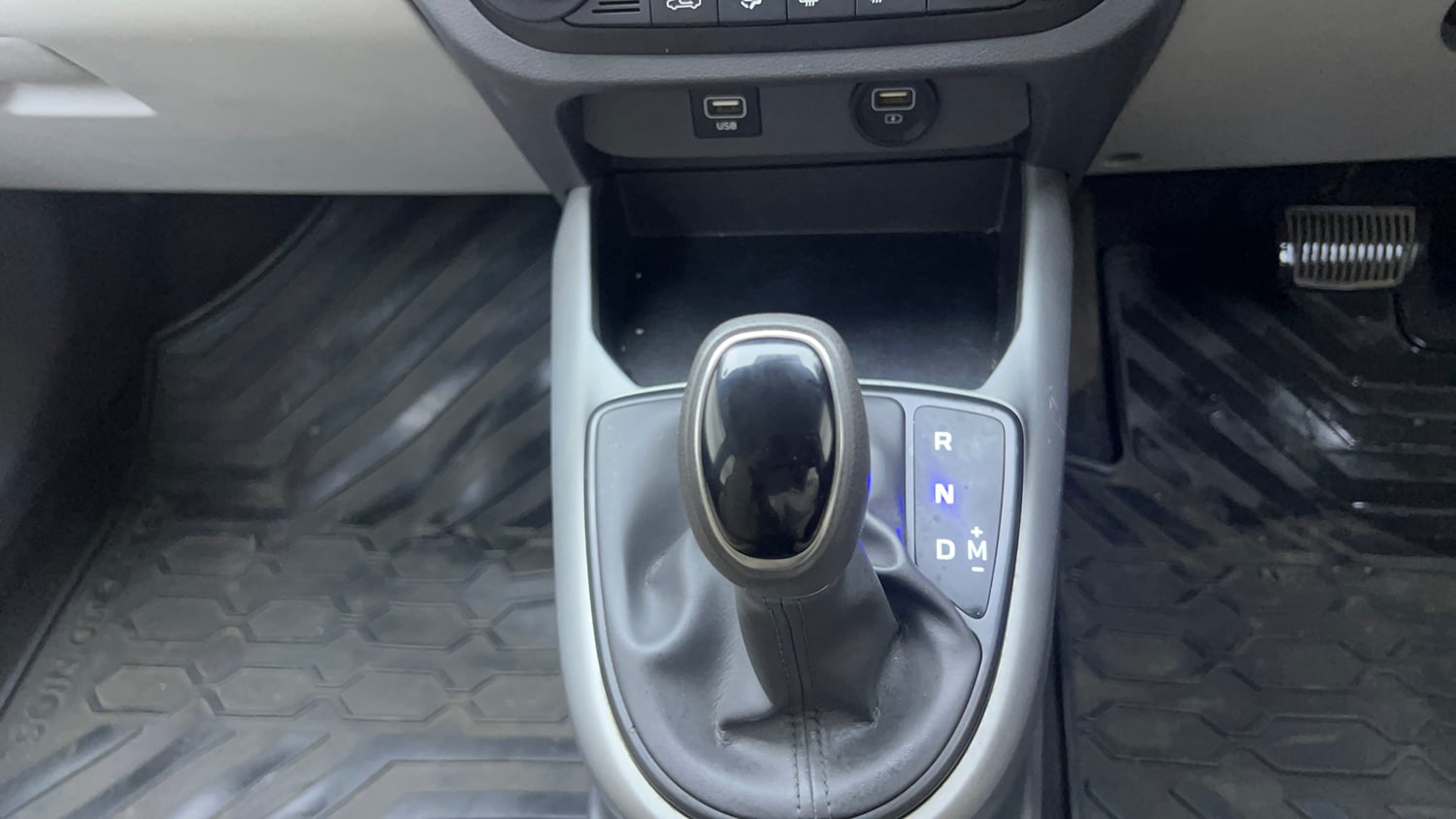 Used 2020 Hyundai Grand i10 Nios Sportz AMT 1.2 Kappa VTVT Petrol Automatic interior GEAR  KNOB VIEW