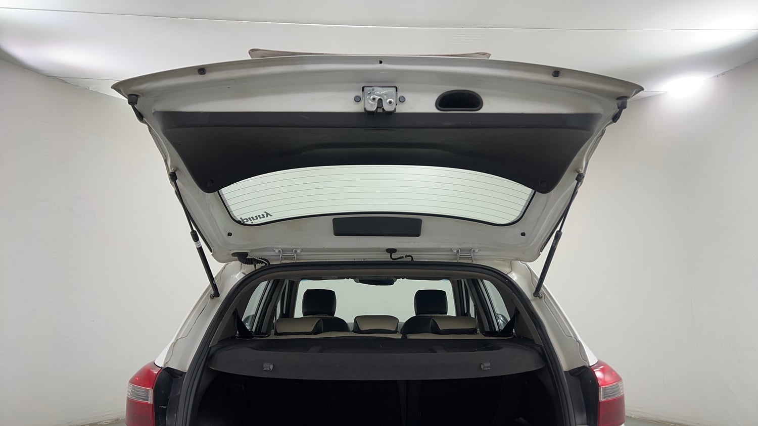 Used 2015 Hyundai Creta 1.6 SX Plus AT Diesel Automatic interior DICKY DOOR OPEN VIEW