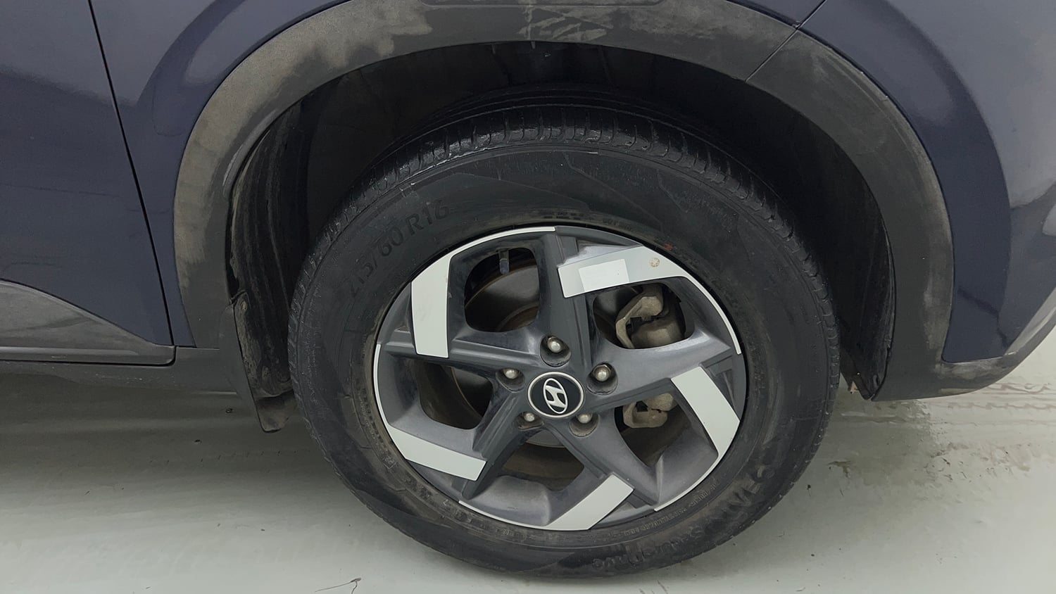 Used 2021 Hyundai Venue SX 1.0 Turbo Petrol Manual tyres RIGHT FRONT TYRE RIM VIEW