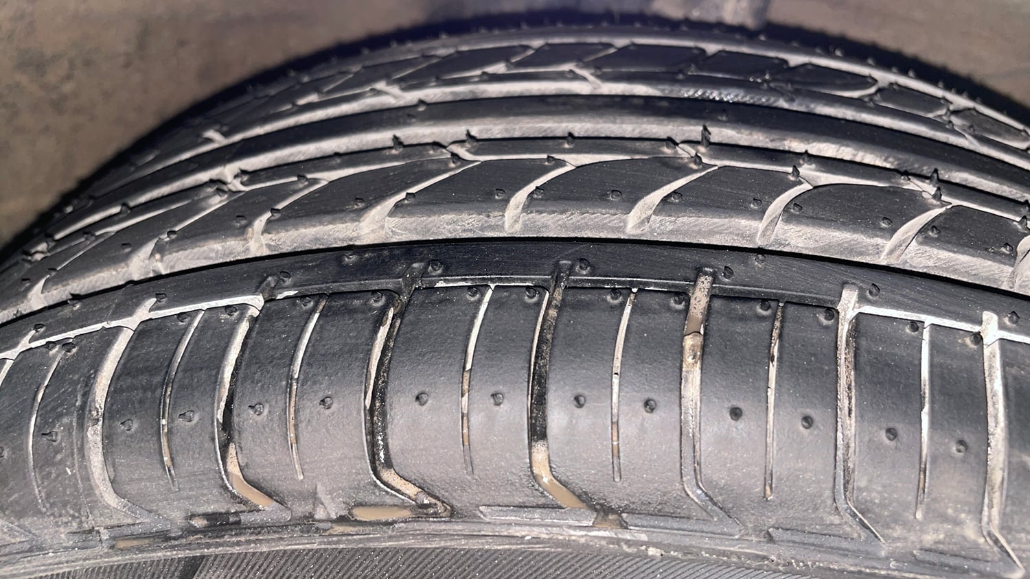 Used 2015 Maruti Suzuki Ciaz ZXI+ Petrol Manual tyres RIGHT FRONT TYRE TREAD VIEW
