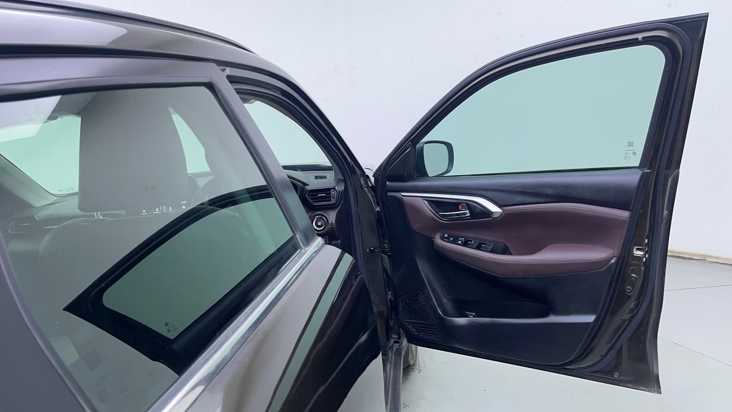 Used 2023 Maruti Suzuki Grand Vitara Alpha Smart Hybrid AT Petrol Automatic interior RIGHT FRONT DOOR OPEN VIEW