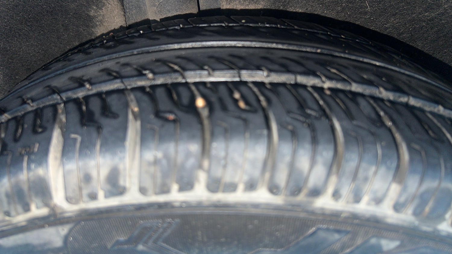 Used 2016 Maruti Suzuki Baleno Delta 1.2 Petrol Manual tyres RIGHT REAR TYRE TREAD VIEW
