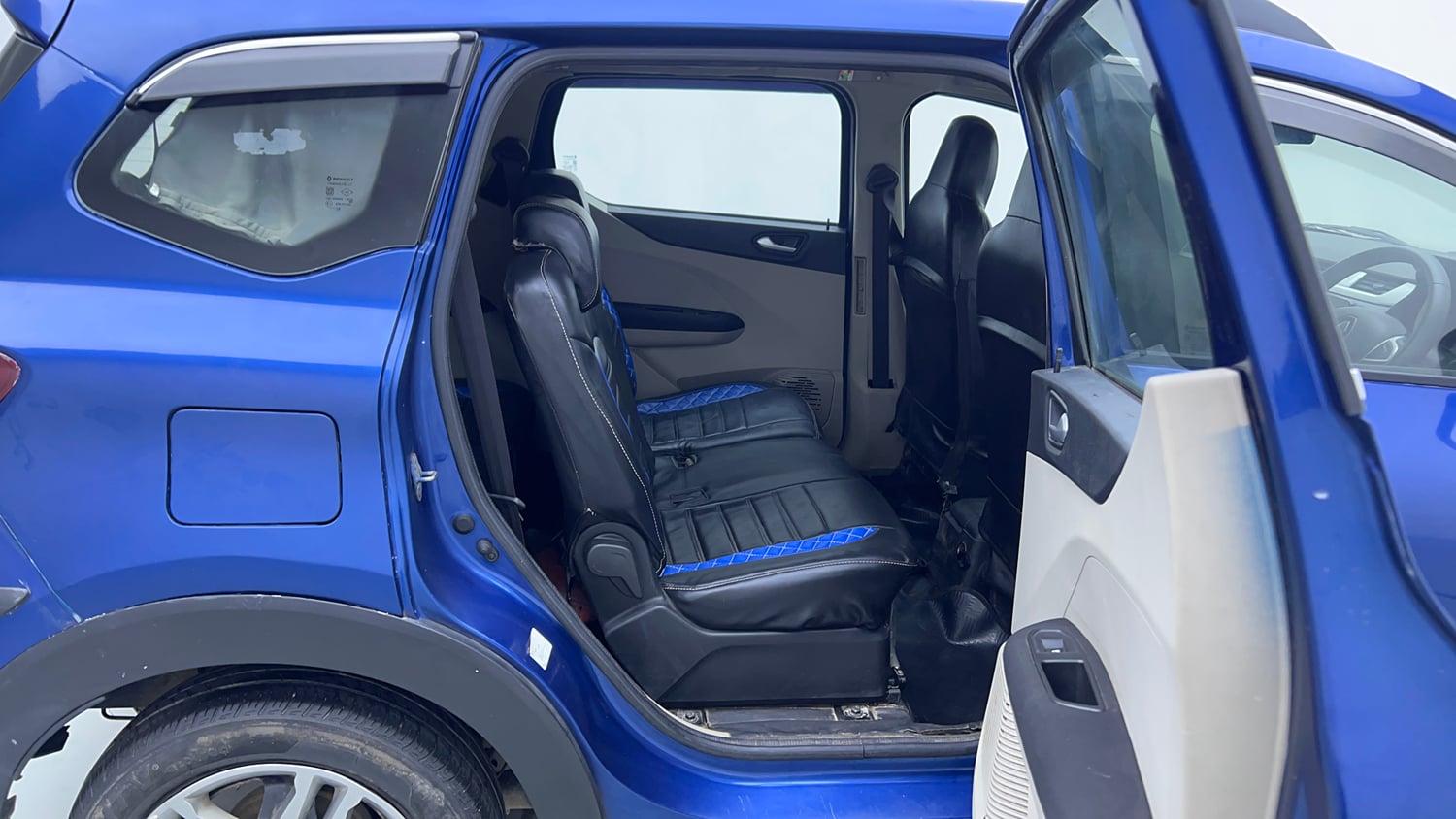 Used 2021 Renault Triber RXZ CNG (outside fitted) Cng Manual interior RIGHT SIDE REAR DOOR CABIN VIEW