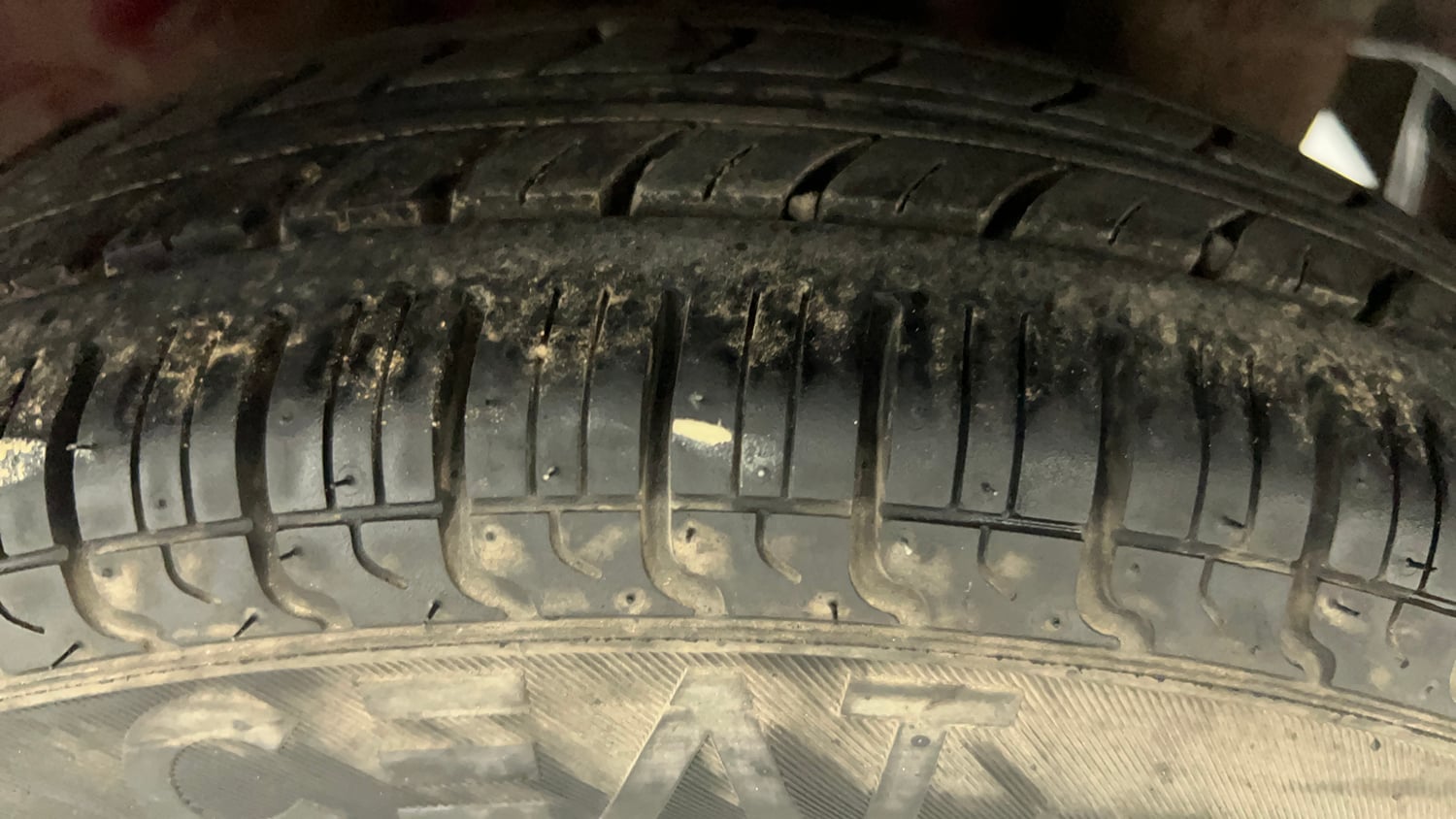 Used 2015 Hyundai Eon Era Petrol Manual tyres LEFT REAR TYRE TREAD VIEW