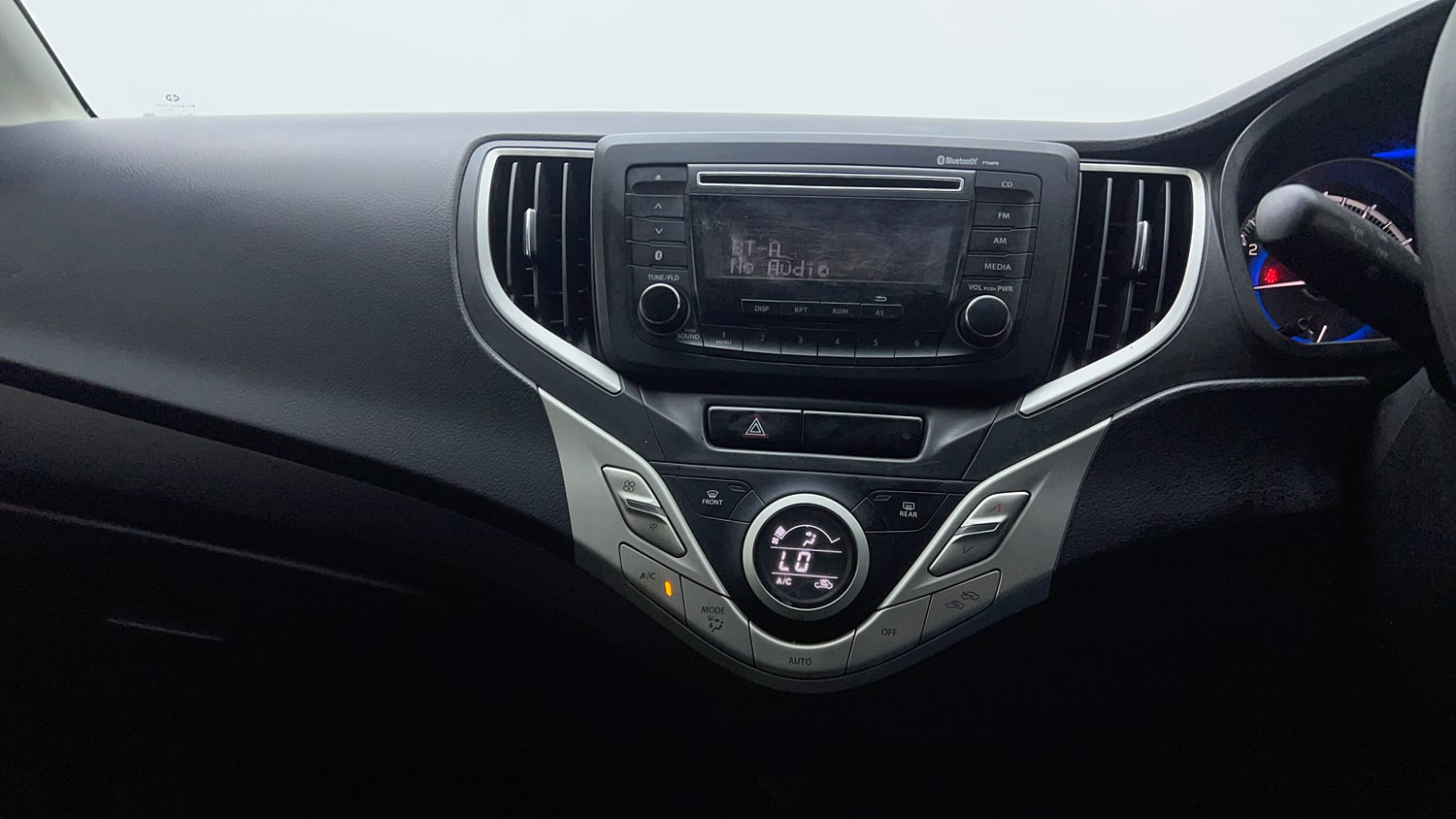 Used 2017 Maruti Suzuki Baleno Delta 1.2 Petrol Manual interior MUSIC SYSTEM & AC CONTROL VIEW