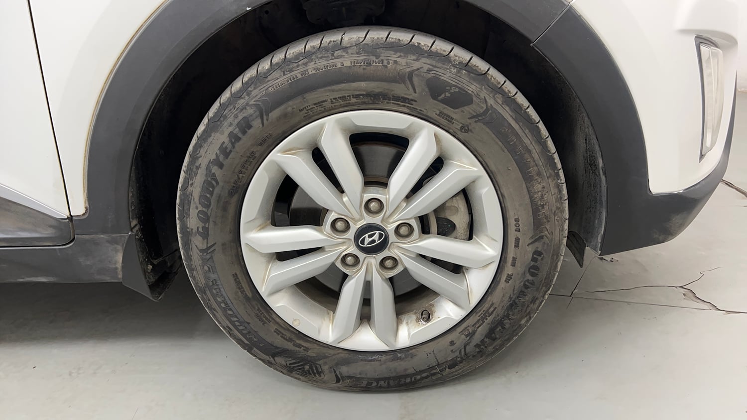 Used 2015 Hyundai Creta 1.6 SX Plus AT Diesel Automatic tyres RIGHT FRONT TYRE RIM VIEW