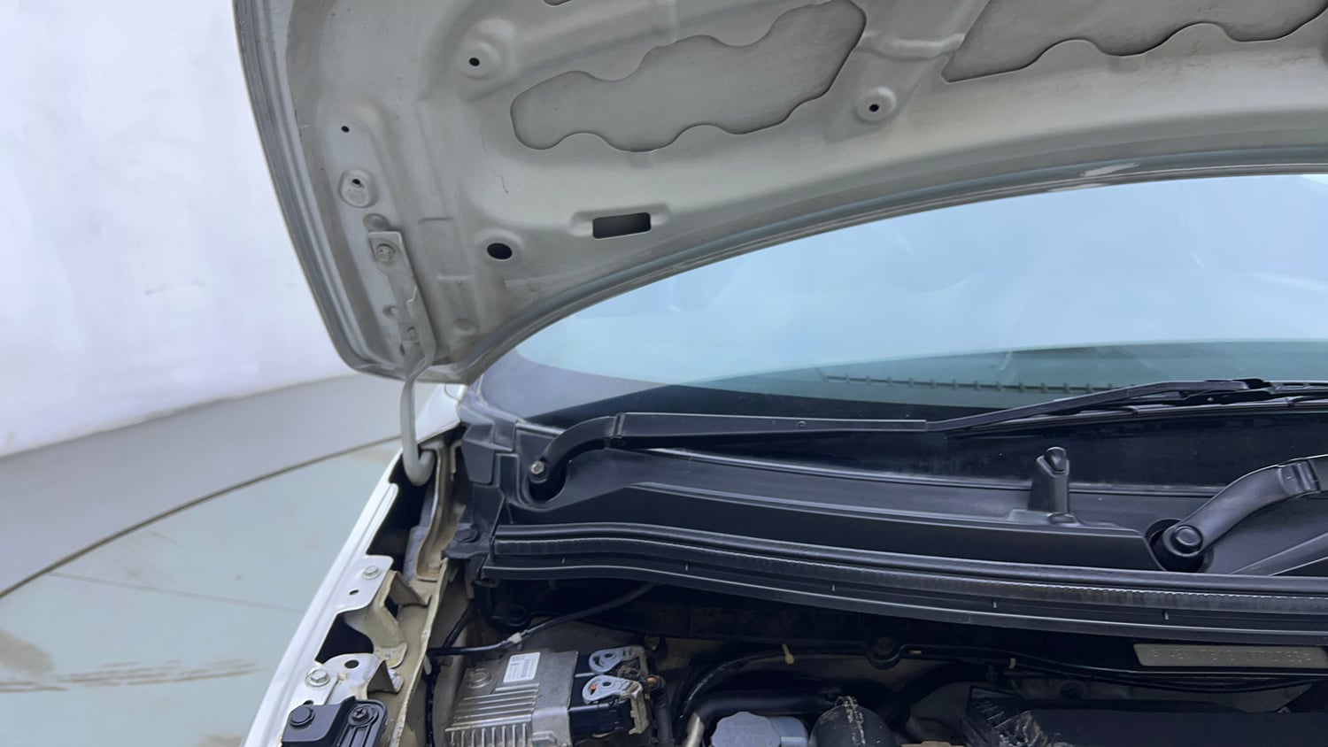 Used 2022 Maruti Suzuki Wagon R VXI 1.0 CNG Cng Manual engine ENGINE RIGHT SIDE HINGE & APRON VIEW