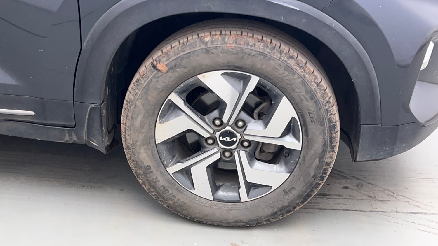 Used 2022 Kia Sonet HTX Plus 1.5 Diesel Manual tyres RIGHT FRONT TYRE RIM VIEW