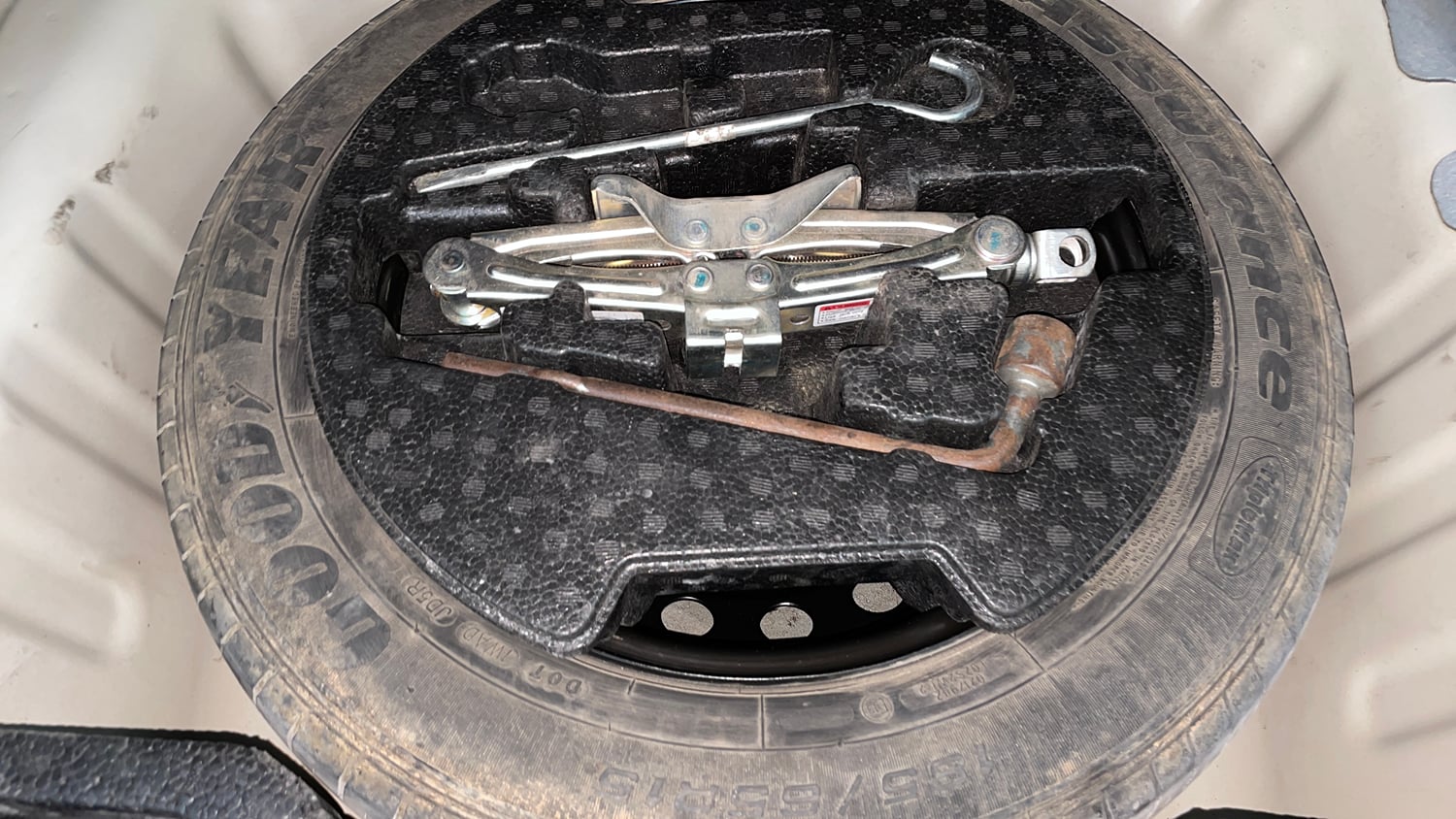 Used 2015 Maruti Suzuki Ciaz ZXI+ Petrol Manual tyres SPARE TYRE VIEW