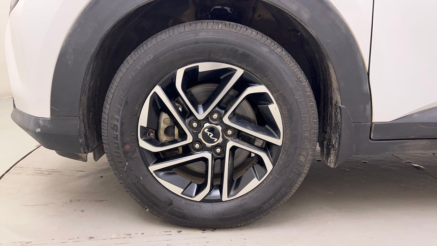 Used 2022 Kia Carens Prestige Plus 1.4 Petrol MT 7 STR Petrol Manual tyres LEFT FRONT TYRE RIM VIEW