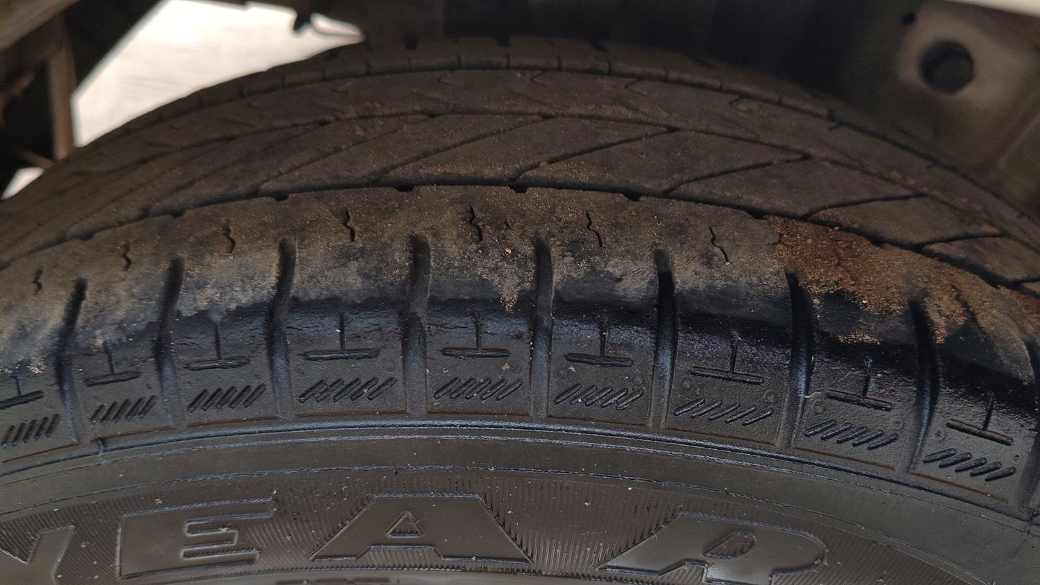 Used 2017 Hyundai Eon Magna + Petrol Manual tyres RIGHT REAR TYRE TREAD VIEW