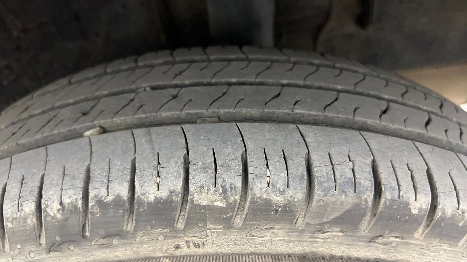 Used 2022 Renault Triber RXT EASY-R AMT Petrol Automatic tyres LEFT REAR TYRE TREAD VIEW