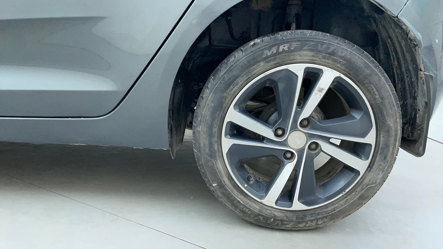 Used 2022 Tata Altroz XZ Petrol Petrol Manual tyres LEFT REAR TYRE RIM VIEW