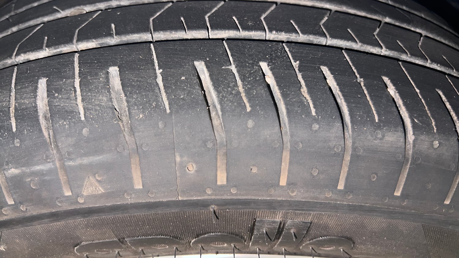 Used 2024 Hyundai Verna SX (O)1.5 Petrol MT Petrol Manual tyres RIGHT FRONT TYRE TREAD VIEW