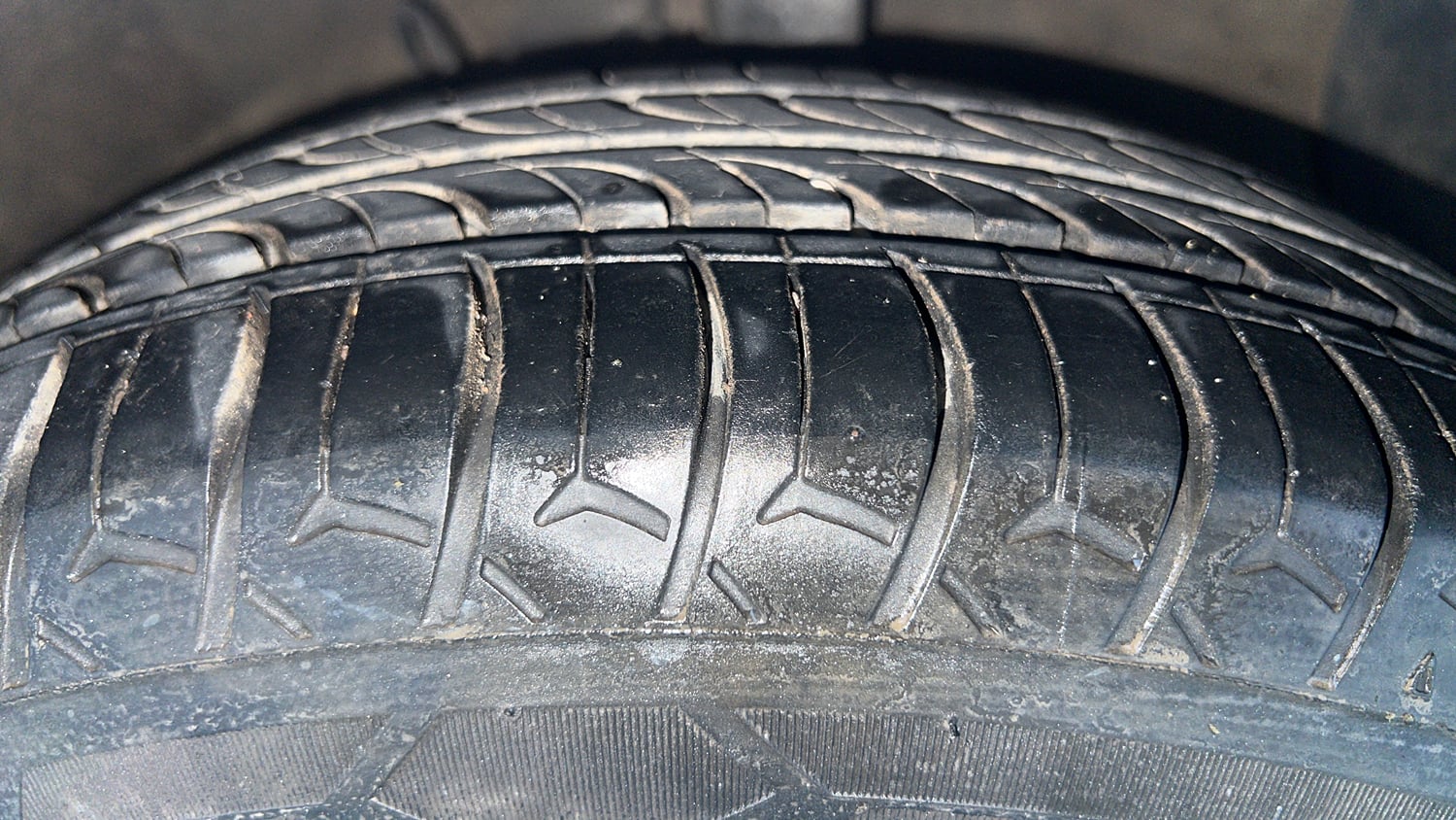 Used 2020 Hyundai Grand i10 Nios Sportz AMT 1.2 Kappa VTVT Petrol Automatic tyres RIGHT FRONT TYRE TREAD VIEW