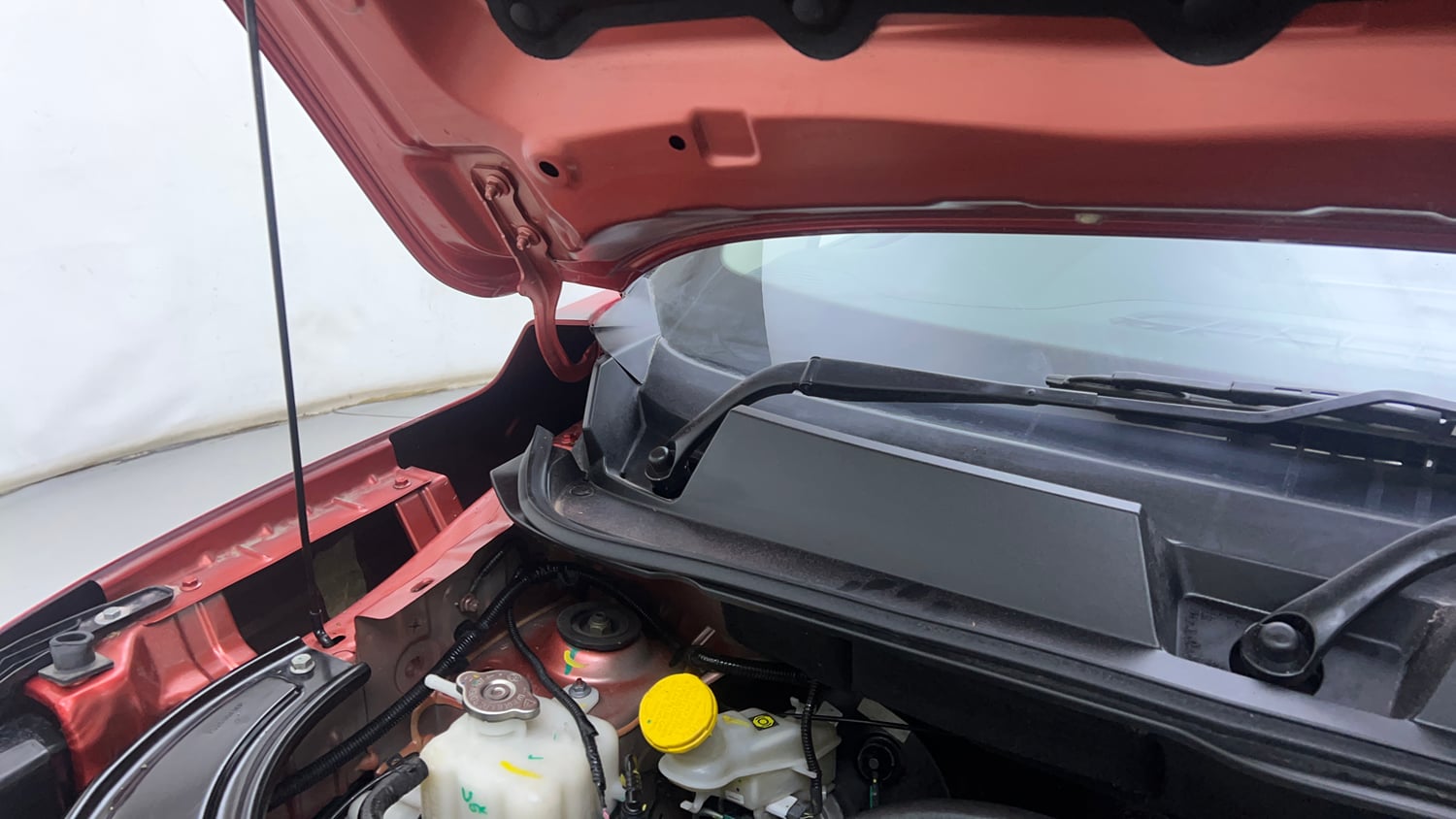 Used 2023 Renault Kiger RXZ AMT Petrol Automatic engine ENGINE RIGHT SIDE HINGE & APRON VIEW