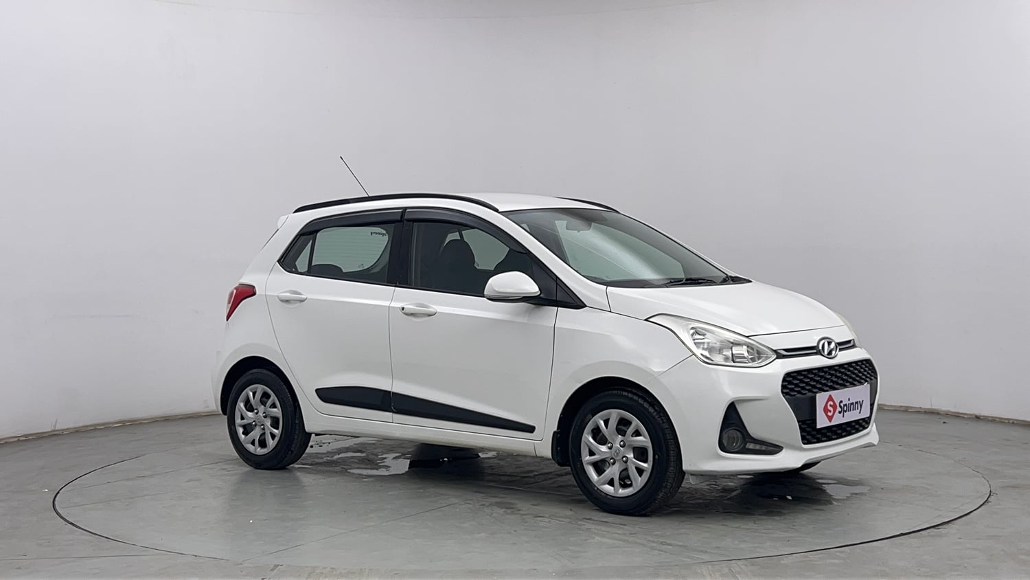 Used 2017 Hyundai Grand i10 Sportz (O) 1.2 Kappa VTVT Petrol Manual exterior RIGHT FRONT CORNER VIEW