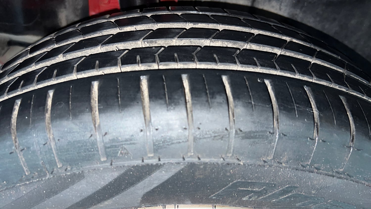 Used 2022 Maruti Suzuki Swift ZXi AMT Petrol Automatic tyres RIGHT REAR TYRE TREAD VIEW