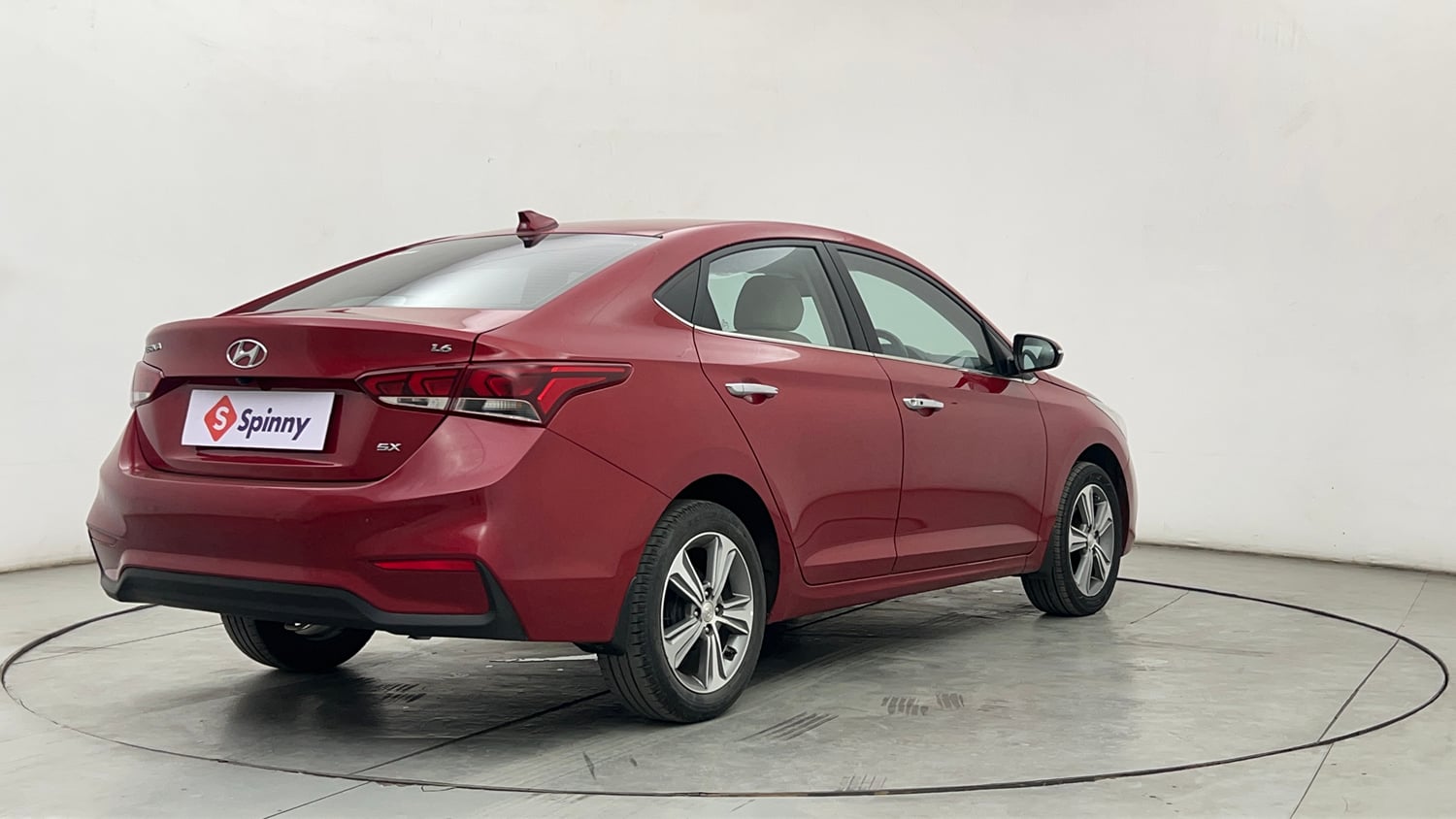 Used 2019 Hyundai Verna SX 1.6 VTVT Petrol Manual exterior RIGHT REAR CORNER VIEW