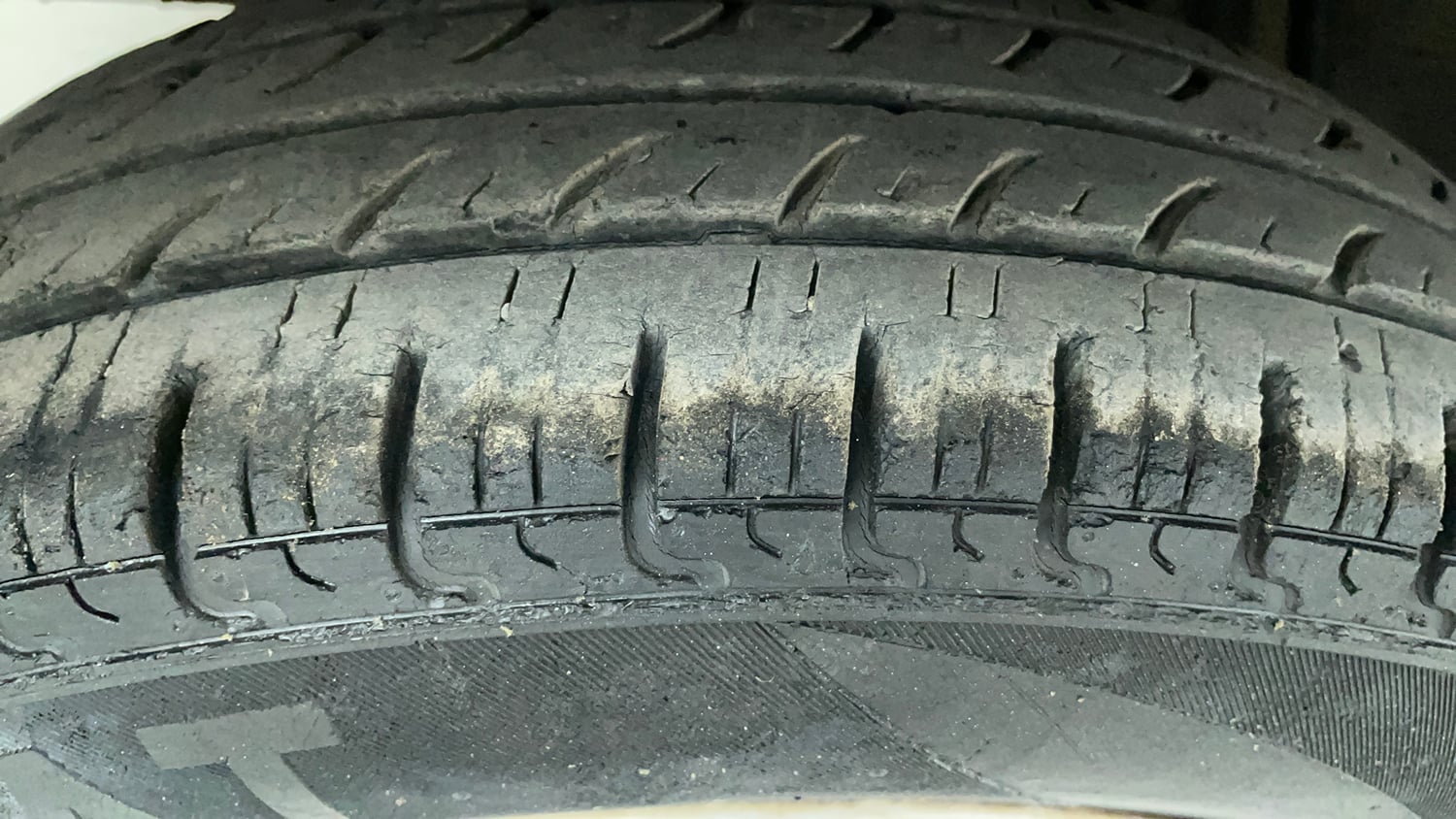 Used 2016 Renault Kwid RXT Petrol Manual tyres RIGHT REAR TYRE TREAD VIEW