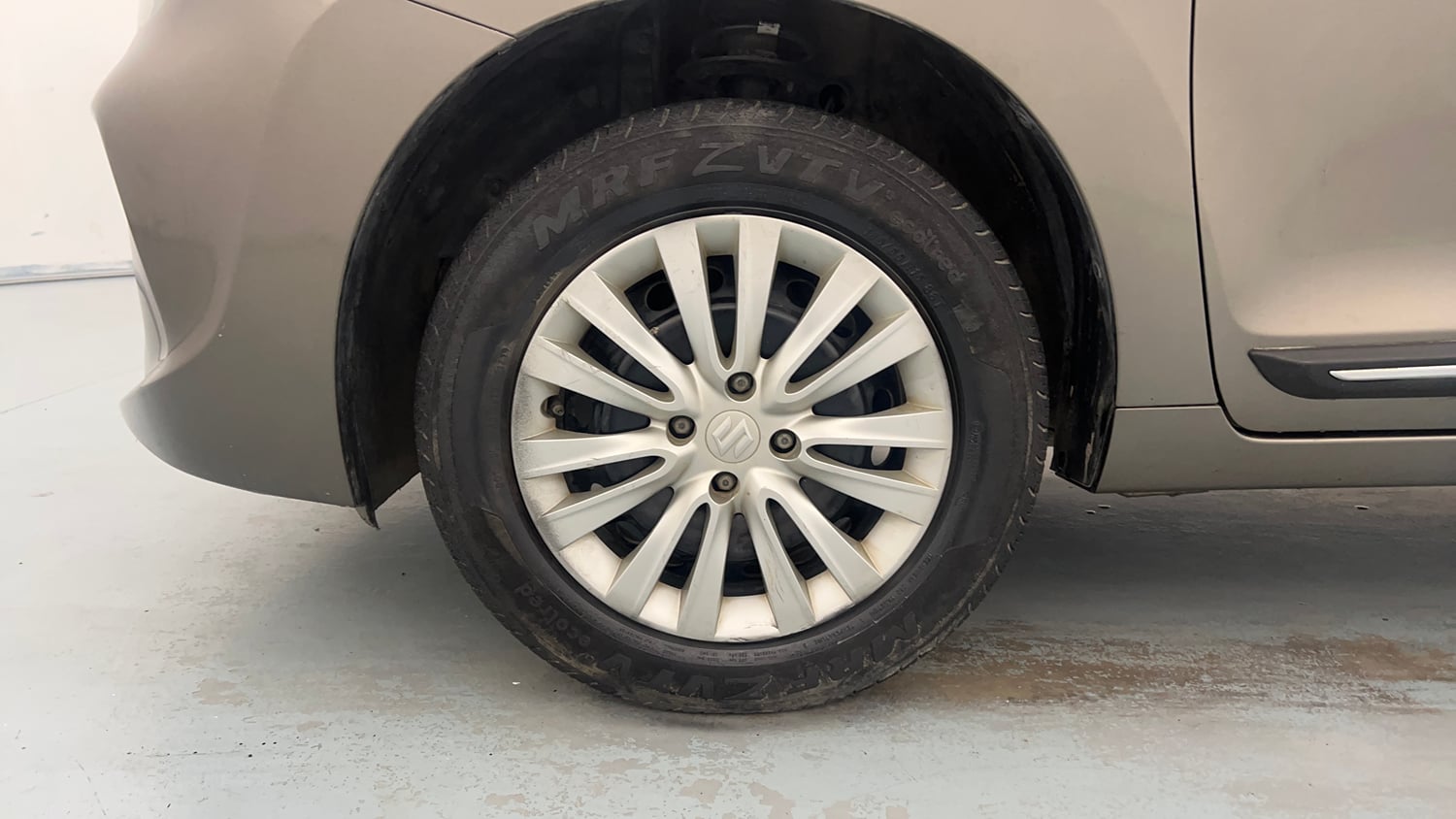 Used 2019 Maruti Suzuki Baleno Delta Petrol Manual tyres LEFT FRONT TYRE RIM VIEW