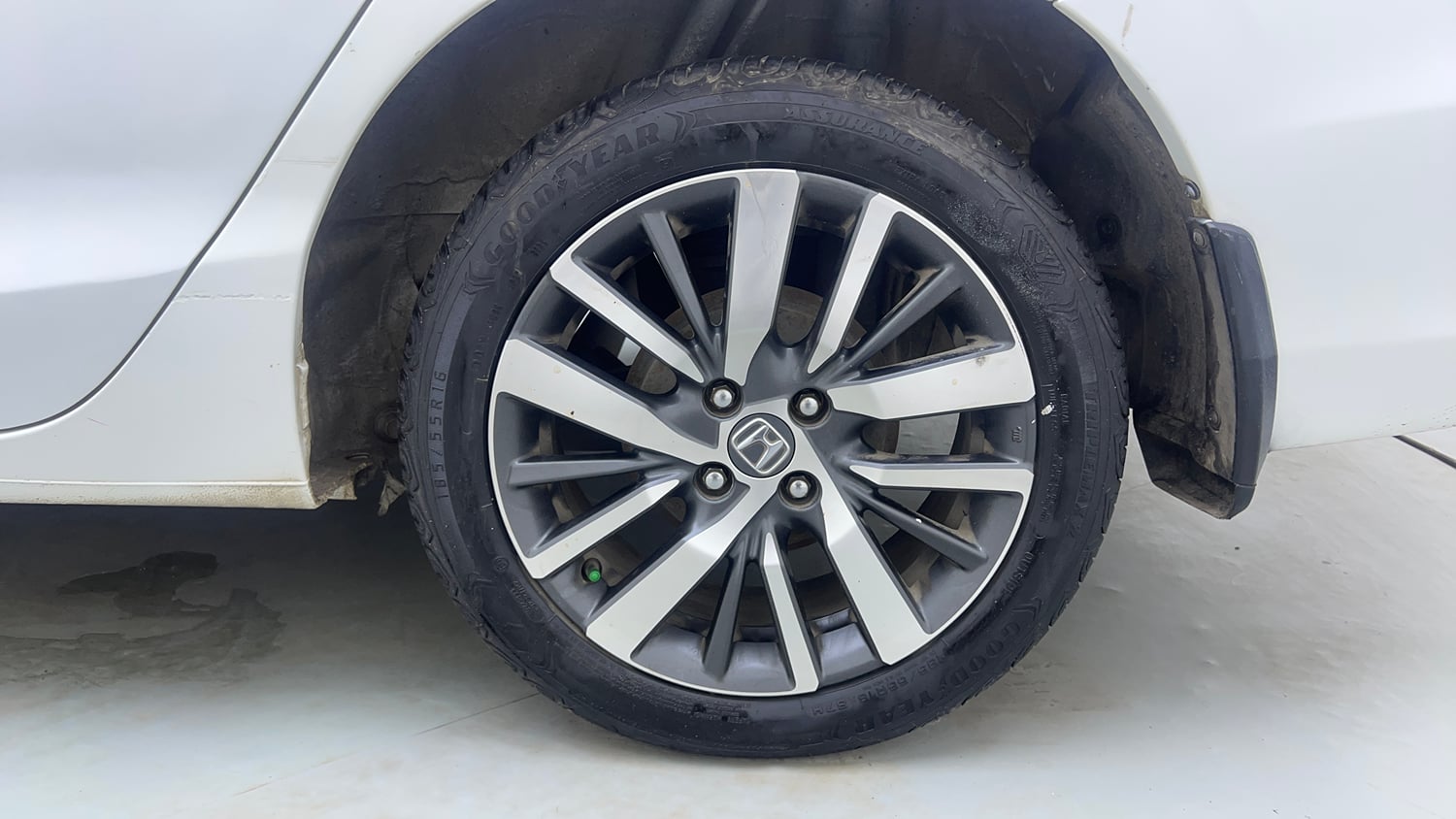 Used 2021 Honda City ZX CVT Petrol Petrol Automatic tyres LEFT REAR TYRE RIM VIEW