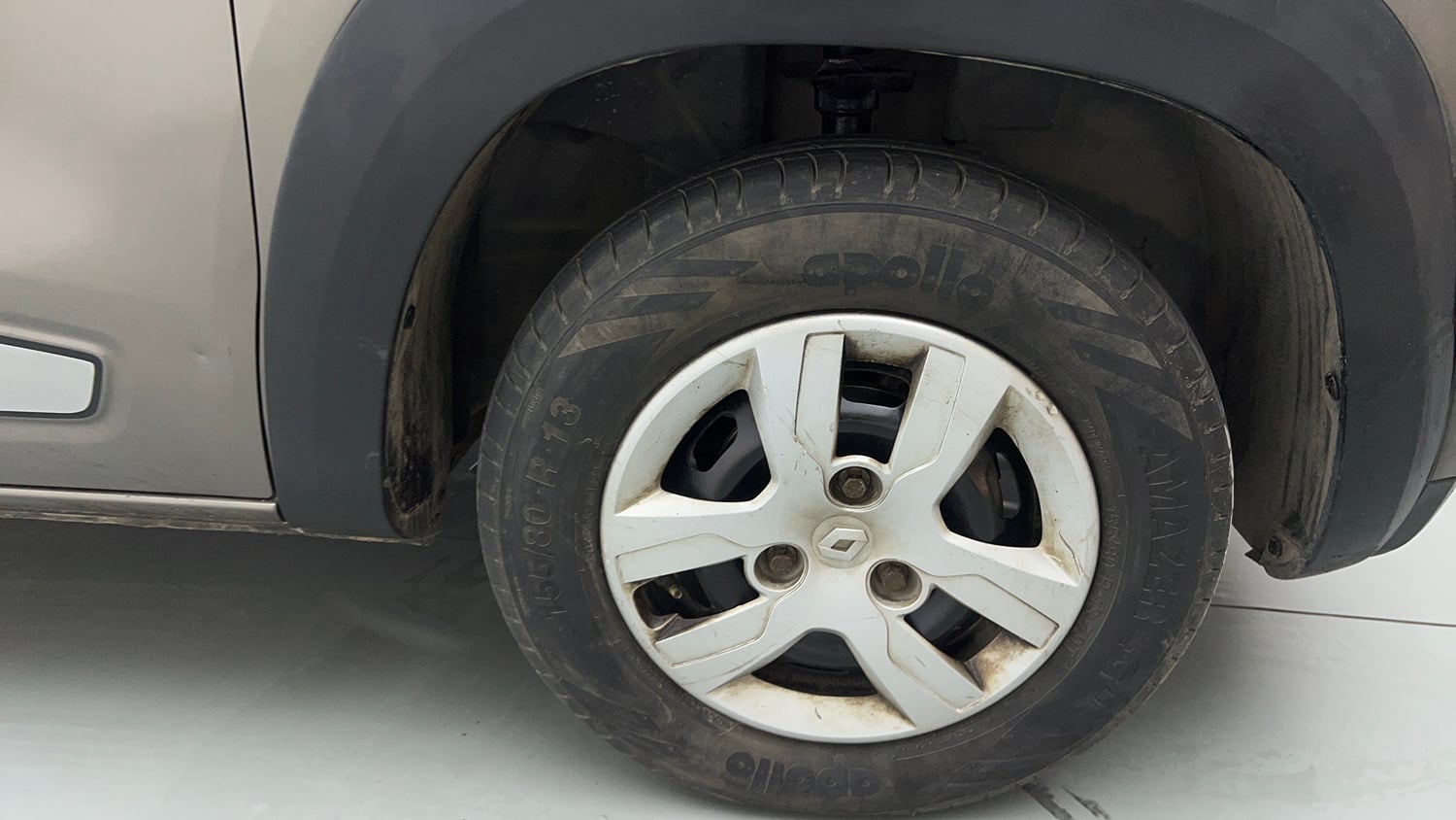 Used 2017 Renault Kwid 1.0 RXT Petrol Manual tyres RIGHT FRONT TYRE RIM VIEW