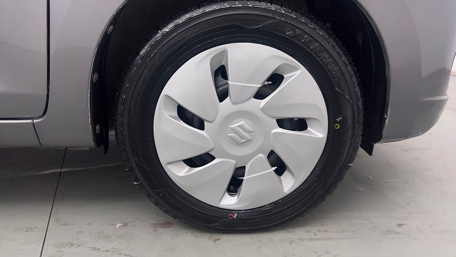 Used 2017 Maruti Suzuki Celerio VXi Petrol Manual tyres RIGHT FRONT TYRE RIM VIEW