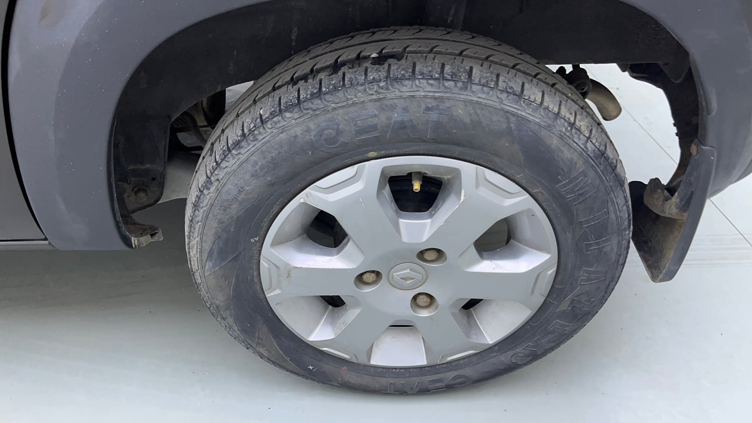 Used 2019 Renault Kwid CLIMBER 1.0 Petrol Manual tyres LEFT REAR TYRE RIM VIEW