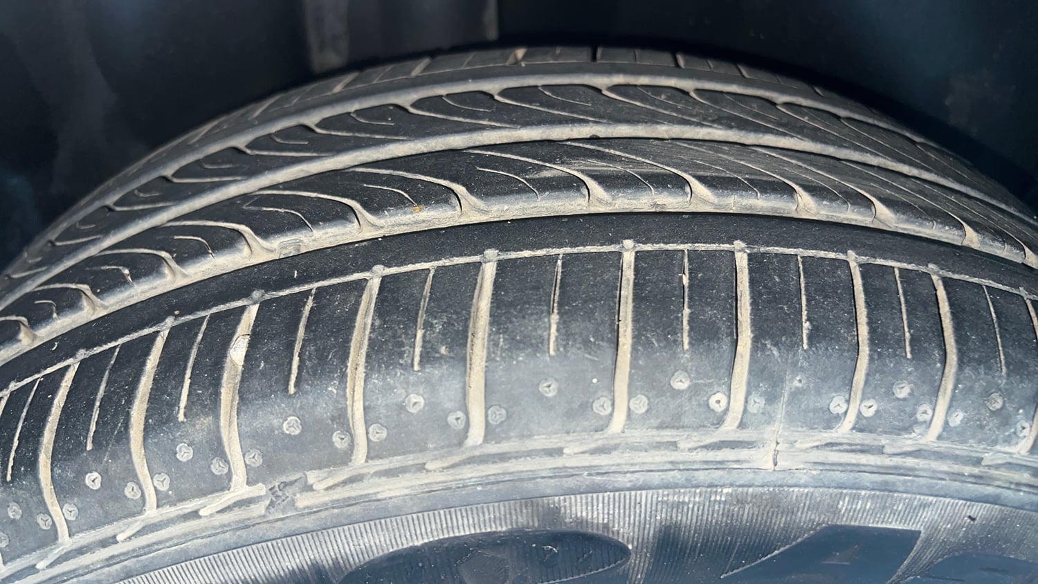 Used 2013 Volkswagen Polo Comfortline 1.2L (P) Petrol Manual tyres RIGHT REAR TYRE TREAD VIEW