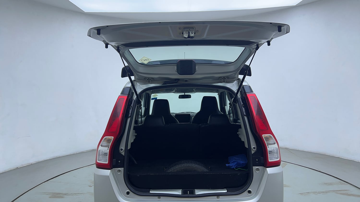 Used 2022 Maruti Suzuki Wagon R VXI 1.0 CNG Cng Manual interior DICKY DOOR OPEN VIEW