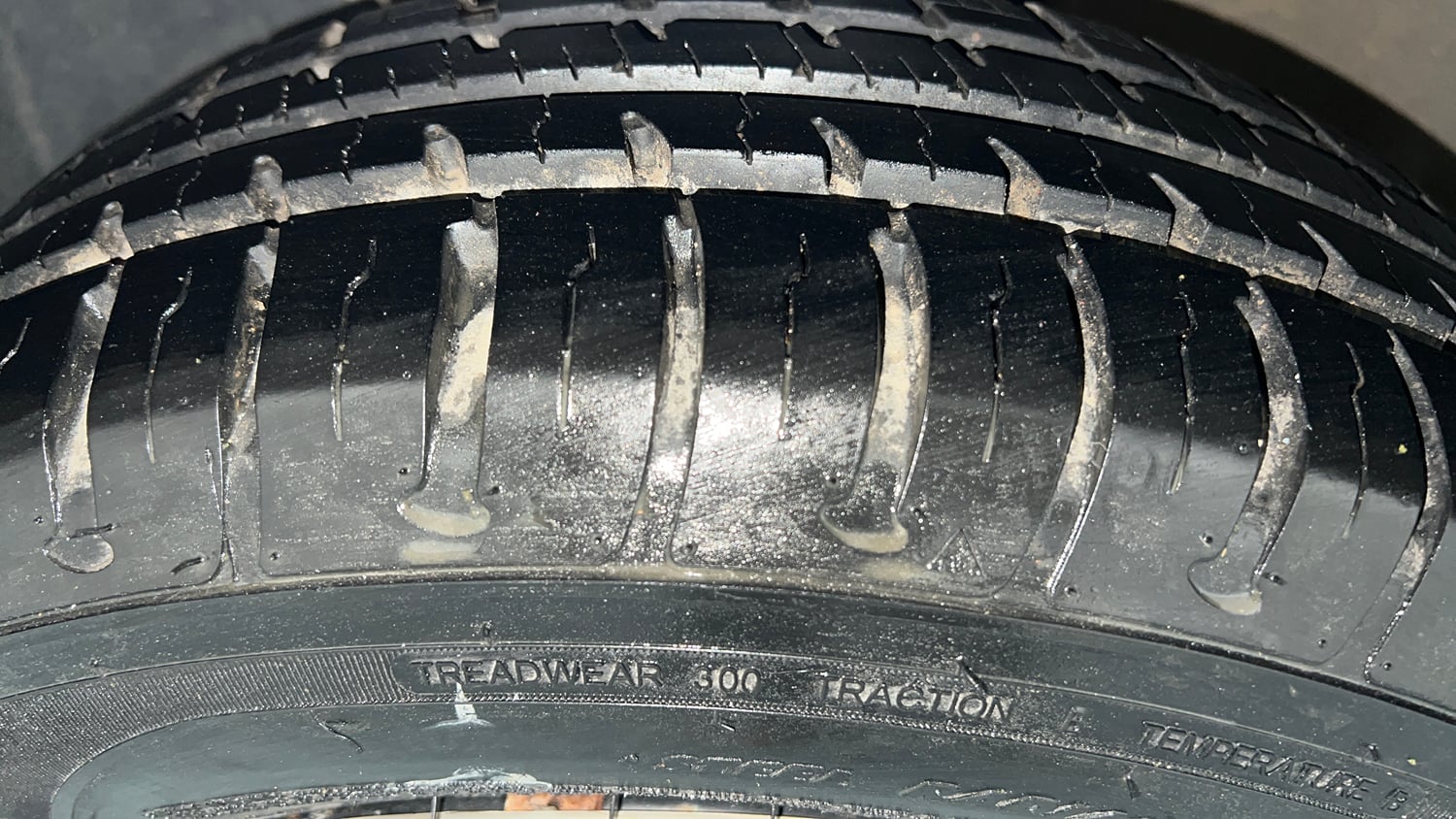 Used 2015 Hyundai Elite i20 Sportz 1.2 Petrol Manual tyres LEFT FRONT TYRE TREAD VIEW