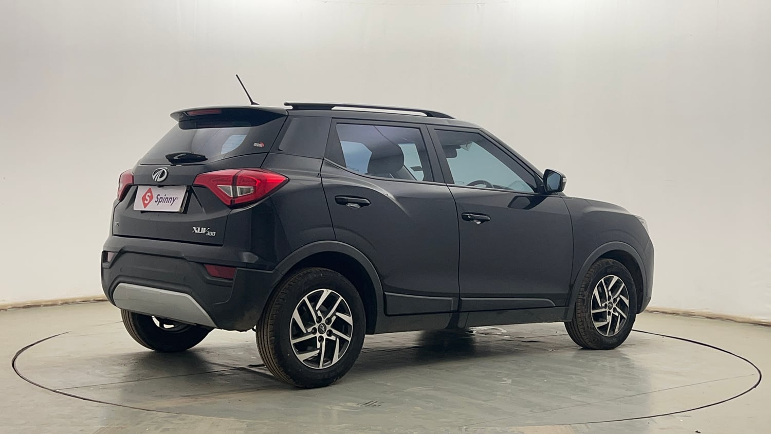 Used 2022 Mahindra XUV 300 W8 (O) 1.2 Petrol Petrol Manual exterior RIGHT REAR CORNER VIEW
