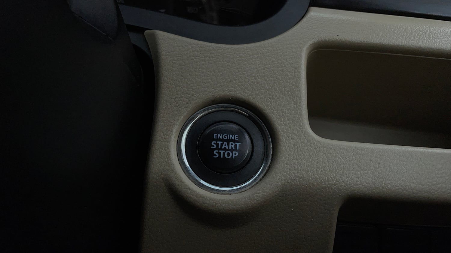 Used 2015 Maruti Suzuki Ciaz ZXI+ Petrol Manual top_features Keyless start