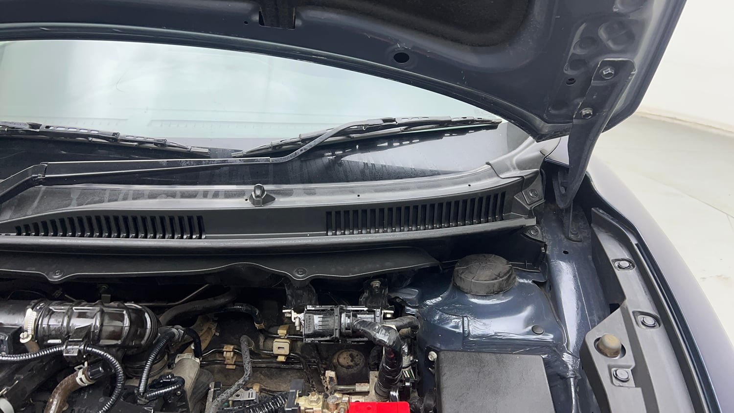 Used 2023 Maruti Suzuki Fronx Delta Plus 1.2L AGS Petrol Automatic engine ENGINE LEFT SIDE HINGE & APRON VIEW