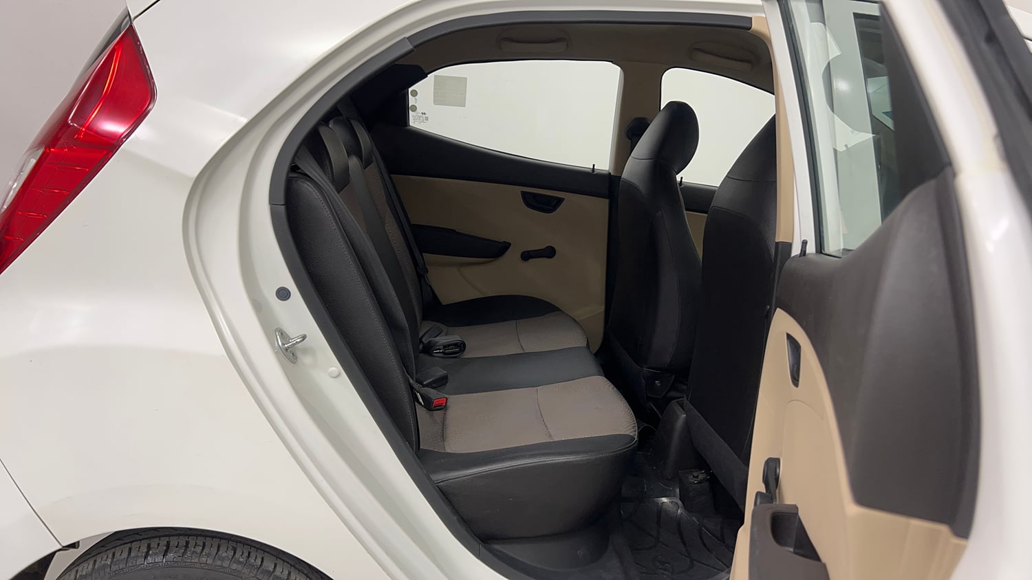 Used 2016 Hyundai Eon 1.0 Kappa Magna + (O) Petrol Manual interior RIGHT SIDE REAR DOOR CABIN VIEW
