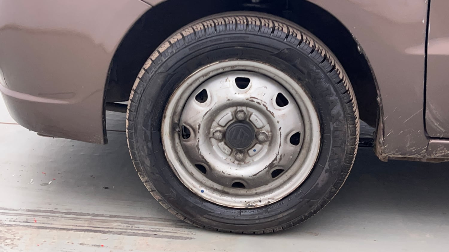 Used 2013 Maruti Suzuki Estilo LXi BS-IV Petrol Manual tyres LEFT FRONT TYRE RIM VIEW