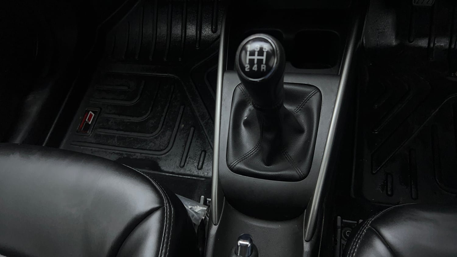 Used 2024 Maruti Suzuki Baleno Zeta MT Petrol Manual interior GEAR  KNOB VIEW